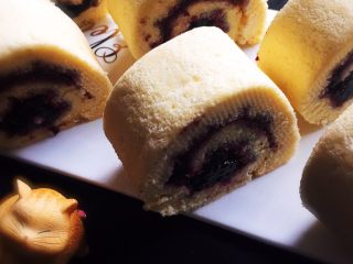 23、桑椹蛋糕卷,放大后的蛋糕卷,这种蛋糕卷人气爆棚。