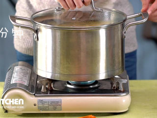 15、自制宝宝香肠,入锅蒸20分钟，完成