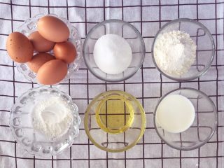 1、宝宝辅食12M➕：8寸戚风蛋糕,准备好所有材料