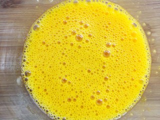 3、炖鸡蛋,打出泡沫