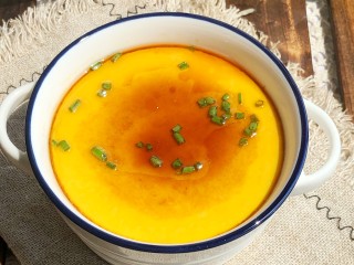 10、炖鸡蛋,撒上葱花