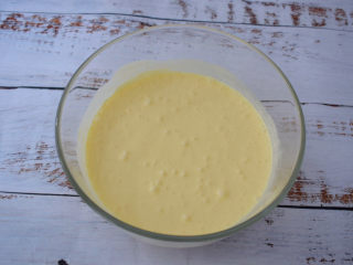 5、酸奶芝士蛋糕,搅拌均匀