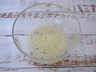 8、酸奶芝士蛋糕,蛋清打至粗泡