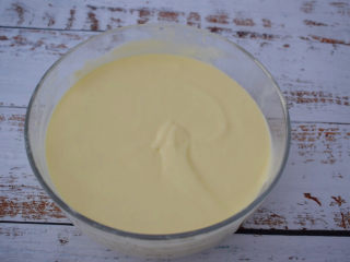 15、酸奶芝士蛋糕,翻拌均匀