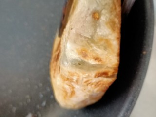 8、手抓饼的万能吃法1,边也要煎一下，煎的时间一定要长