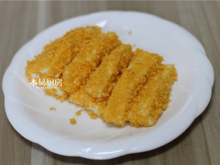 9、脆皮炸鲜奶,都处理好，备用。