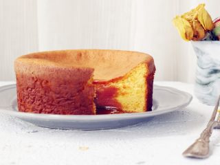 13、蜂蜜流心凹蛋糕,切开后，蜂蜜内馅会呈泡沫状缓缓流出，就可以享用了