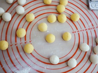 9、宝宝版香蕉馒头,这个我做了两次，总结了下经验，面团不要太大，大概7克就可以了