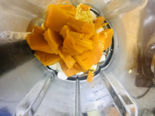 7、南瓜浓汤,把所有食材放入破壁机