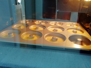 9、黄油小蛋糕,送入预热好的烤箱，上下管160度烤20分钟左右即可。