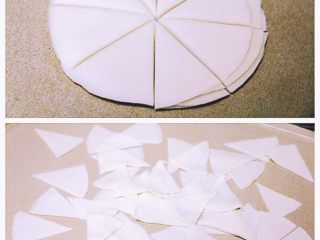 3、炒饺子皮蔬菜面片,饺子皮轻轻叠起来，一切为八变成小面片，一个个分散开。