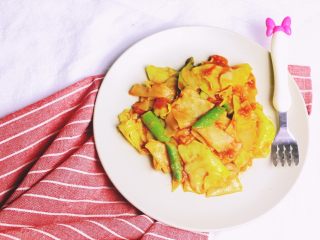 10、炒饺子皮蔬菜面片,????小贴士：这道炒面片，值得你在包饺子的时候，偷偷留下来几片炒一下，绝对不会失望哦。