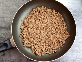 14、宝宝辅食～自制补铁猪肝粉,打成泥粉后到入不粘锅