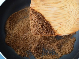 19、宝宝辅食～自制补铁猪肝粉,再一次重复，放入锅中，烘干，最后用破壁机打一次就好了