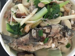 6、野生鲫鱼面#健康美颜餐#,成品的野生鲫鱼面