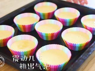 7、12m+无水蜂蜜蛋糕（宝宝辅食）,上下震动几下，排除气泡~