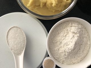 1、绿豆馅饼,全部材料