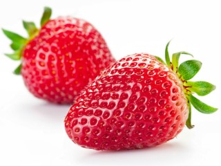 3、草莓葡萄柚子汁,准备适量的蜂蜜将葡萄柚，草莓和蜂蜜依次倒入惠尔宝调理杯中。