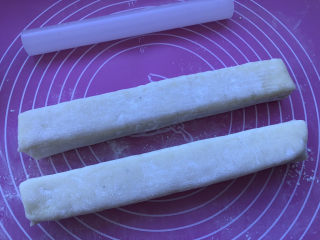 30、巧克力白玉卷,另一条同样地操作好。