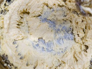 5、咸香芝士曲奇,高速打发。