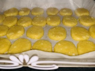 21、咸香芝士曲奇,放入底层170℃烤20分钟。