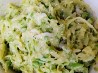 9、萝卜丝薄饼,搅拌均匀。