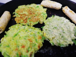 14、萝卜丝薄饼,一锅烙三张。