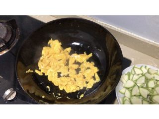 7、西葫芦炒火腿,搅成大穗盛出备用