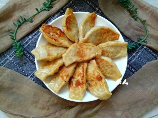 18、#猪五花#  白菜猪肉锅贴,成品图