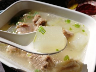 15、排骨冬瓜汤,冬瓜洁白如玉。