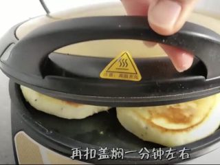 28、懒人版家常发面饼,再扣盖焖一分钟左右