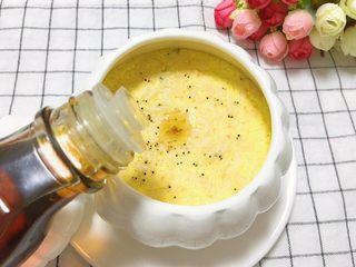 9、虾皮蛋羹,滴入黑芝麻核桃油即可食用