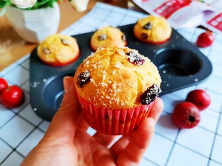 16、蔓越莓椰蓉麦芬蛋糕,简单快手美味的蔓越莓麦芬蛋糕就做好了