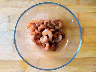 6、满园春色之素烧椰菜虾球,腌制8-10分钟待用