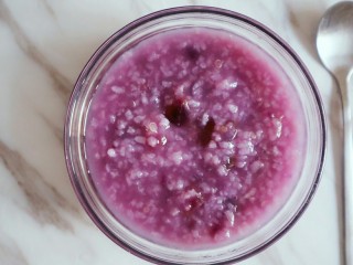 12、宝宝辅食之紫薯粥,口感很好适合小月龄宝宝和大宝宝哦