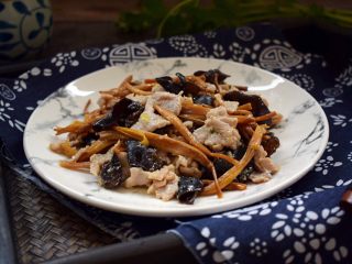 15、黄花菜木耳炒肉,成品图