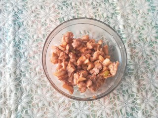 11、口菇肉酱面,炒好的香菇肉酱,比较干,因为我女儿喜欢干的,大家做的时候可以加点点淀粉水