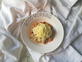 13、口菇肉酱面,放上小白菜细面