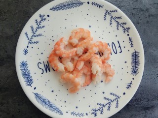 8、宝宝辅食～鲜虾松,去掉虾壳