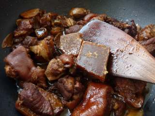 10、#糖醋菜#陈醋焖猪蹄,加入红糖