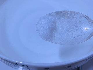 5、烤苹果片,加点盐；