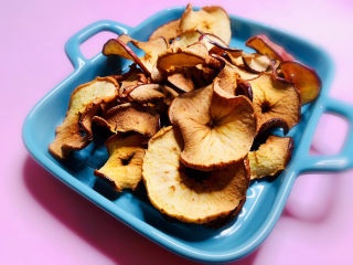 16、烤苹果片,这次烤1小时，每片刚好脆脆的，烤苹果片完成啦！