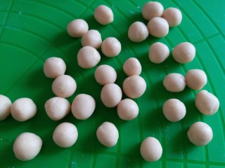 8、无添加奶豆,尽量做到大小一致