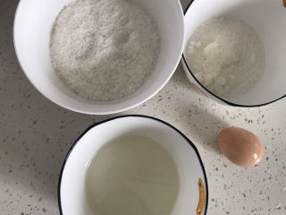 1、椰蓉扭扭酥,称好食材备用