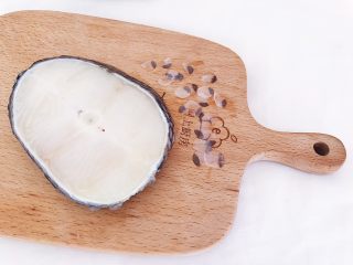 1、年年有鱼：清蒸鳕鱼,化好的鳕鱼将鱼鳞挑出来