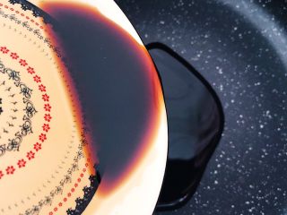 5、年年有鱼：清蒸鳕鱼,倒入生抽