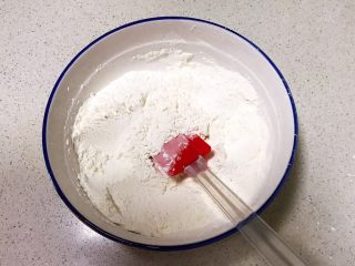 5、宝宝健康食谱  猫爪饼干,搅拌均匀