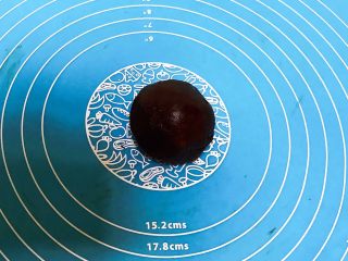 25、宝宝健康食谱  猫爪饼干,取可可面团