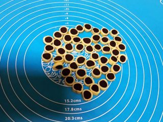 36、宝宝健康食谱  猫爪饼干,切成3㎜后的小片