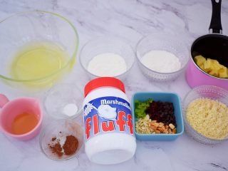 1、可可费南雪,准备好材料